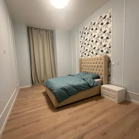 4 Apartment *